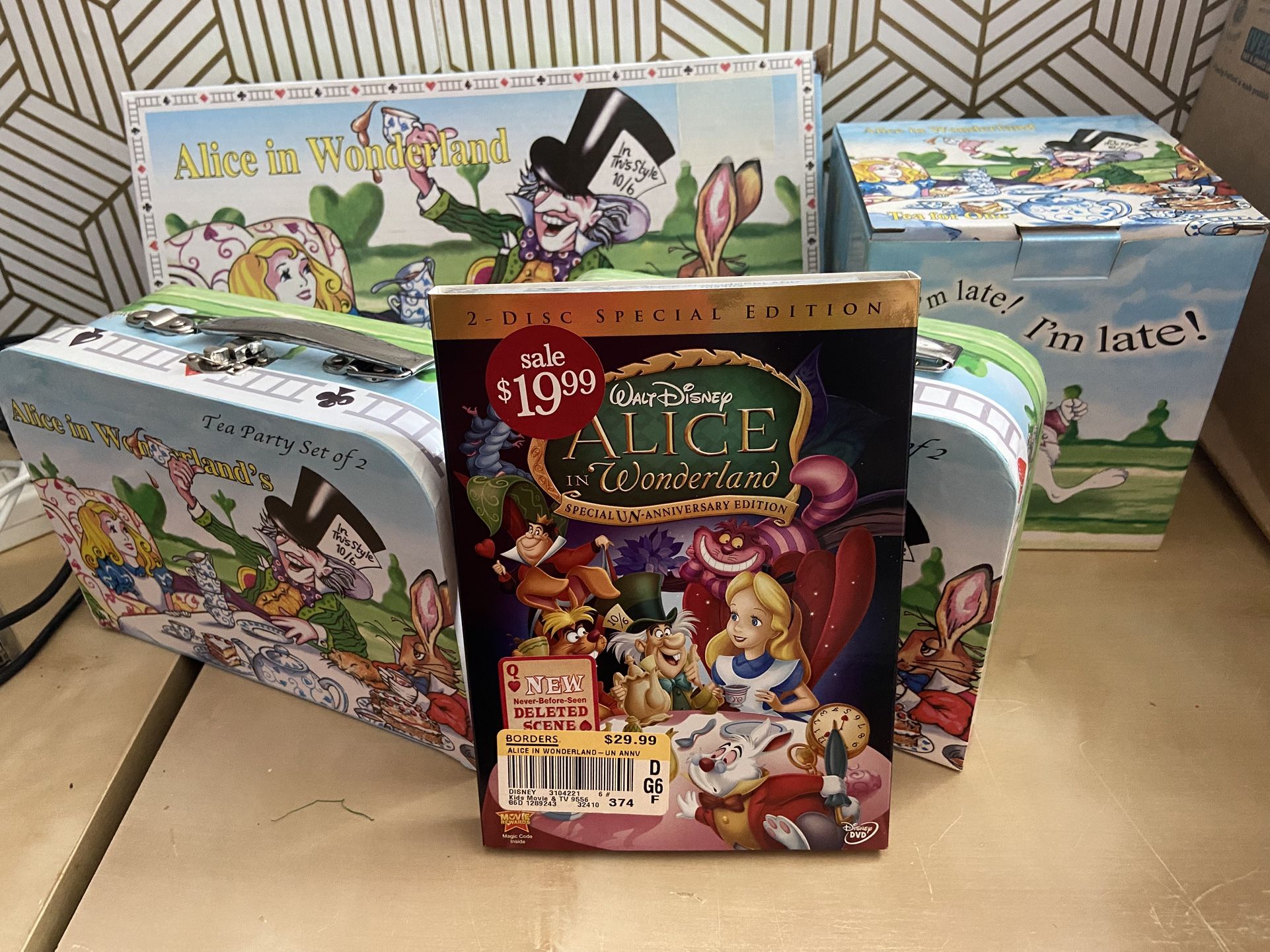Alice In Wonderland Tea Party Set + DVD