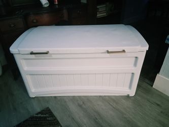 Storage container