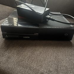 Xbox One Console w/ 2 Controllers – Great Condition