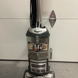 Vacuum Shark Navigator. powerful, works great 