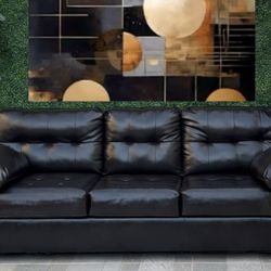 (Free delivery 🚚) Ashley Furniture Dark Cherry Brown Leather Couch