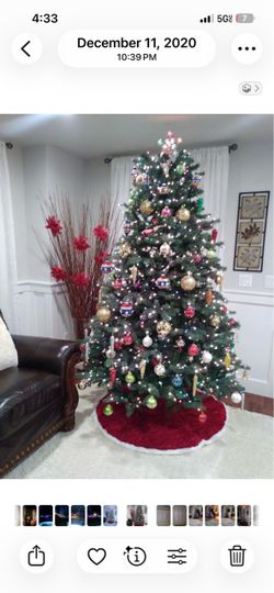 Pre-Lit Christmas Tree 6,5 ‘High  and (2)Decoration Candles  in iron box