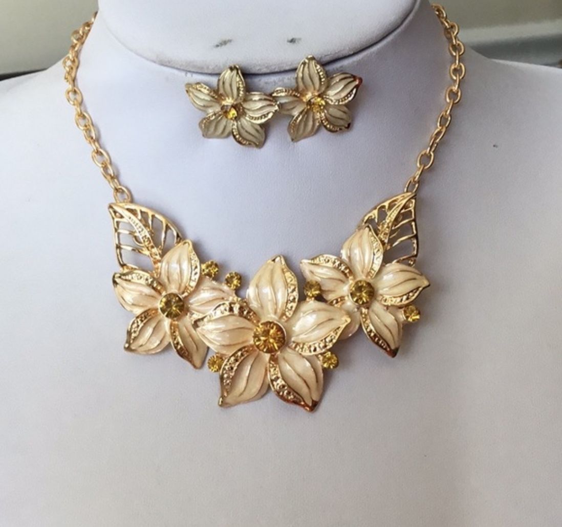 flower on gold choker necklace set