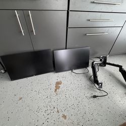Computer monitor With Dual Mounting Bracket