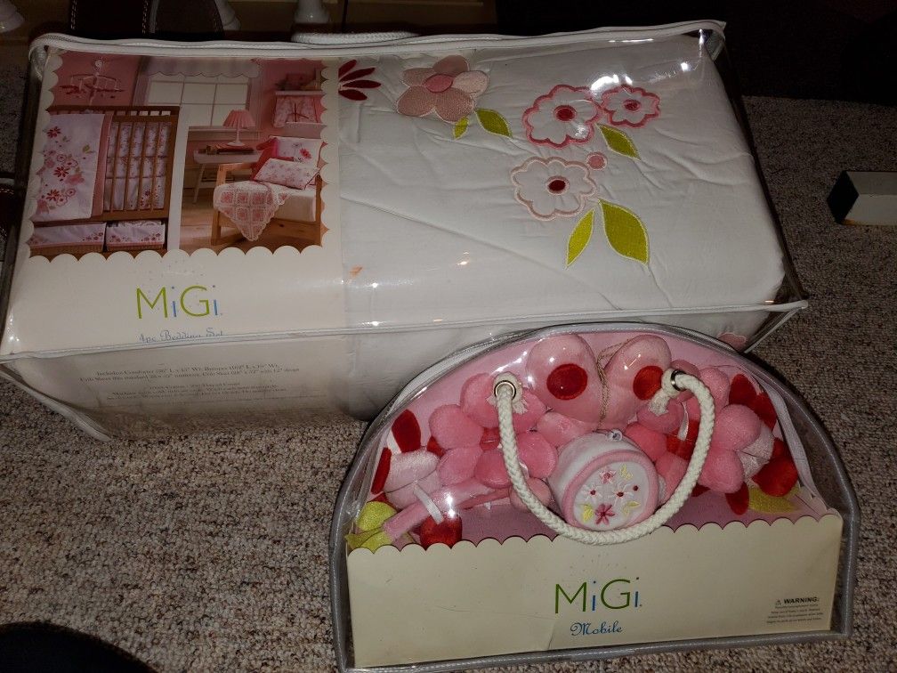 New migi gorgeous floral crib bedding and mobile - Main Image