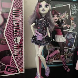 Scaris Catrine Demew