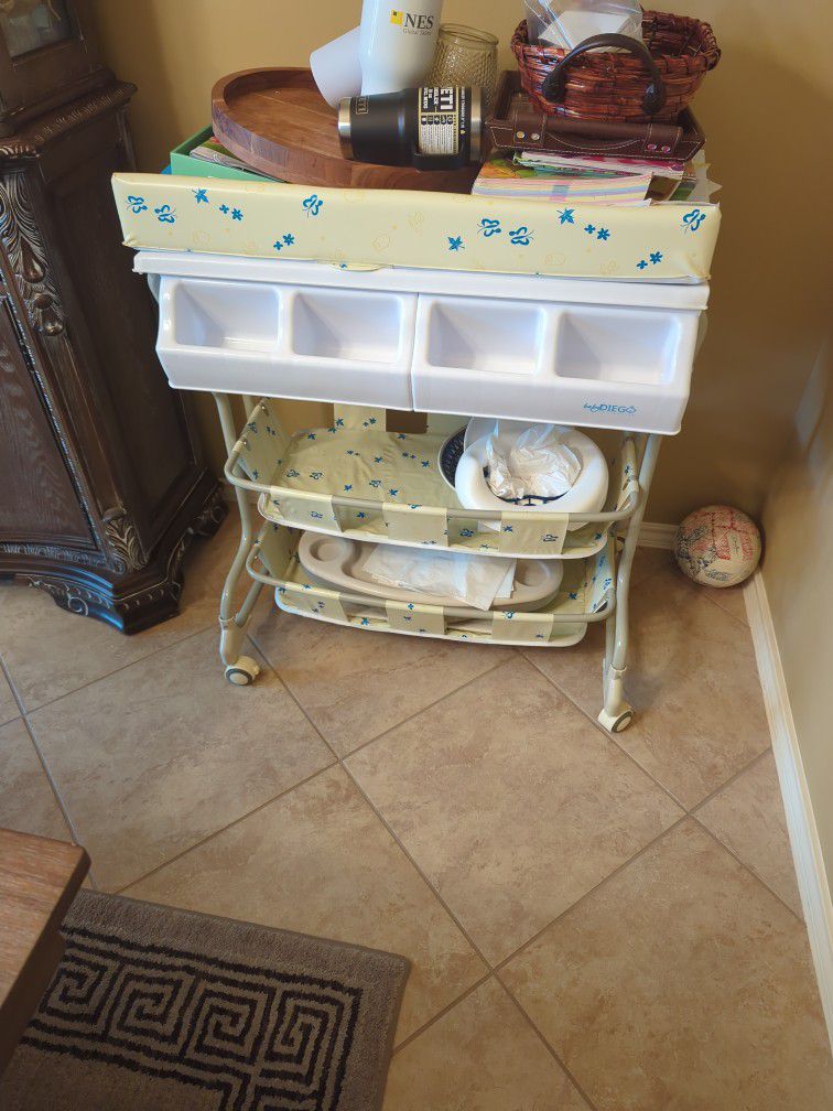 Baby Diego Changing Table With Bathtub
