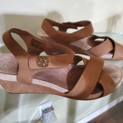Ugg Sandals Size 8 