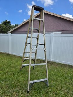 Husky 8 Foot Ladder