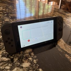 V1 Nintendo Switch Near-Perfect Condition (Everything Included)