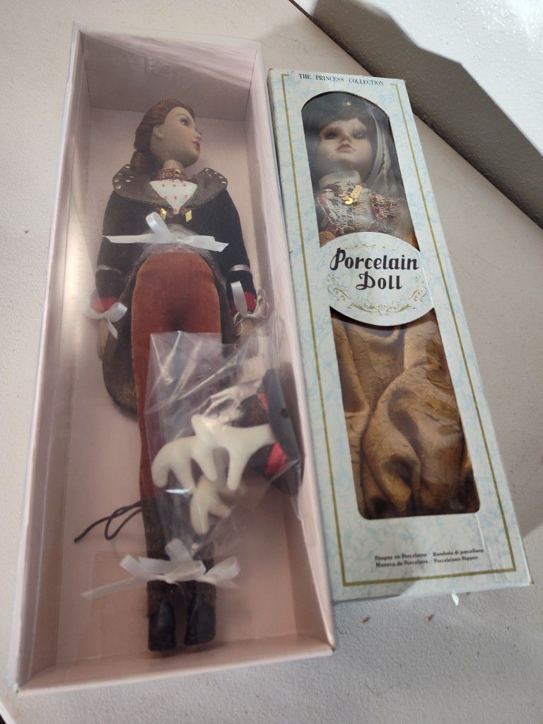 The Princess Colección Porcelain Doll $40