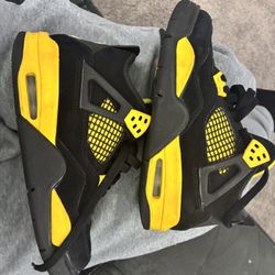 Air Jordan 4 Thunder Size 4y Or 5.5 Woman 