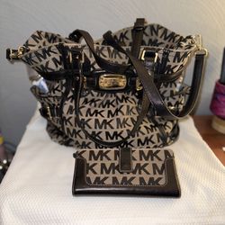 Beautiful Michael Kors Purse  with Wallet 