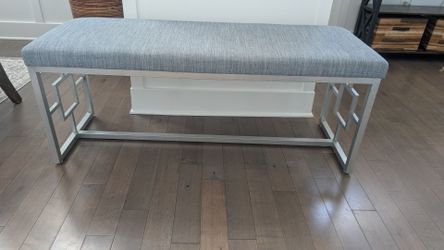 Entryway bench