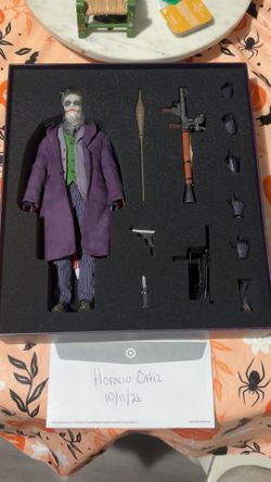 Hot toys sideshow black toys The joker from the dark knight