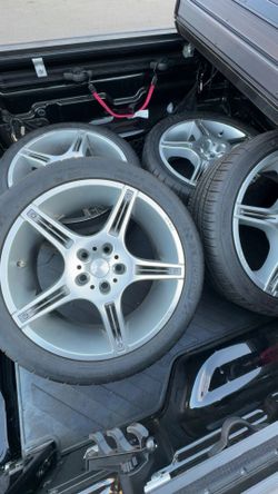 EXTREMELY RARE MOMO WHEELS 18” 5x114.3