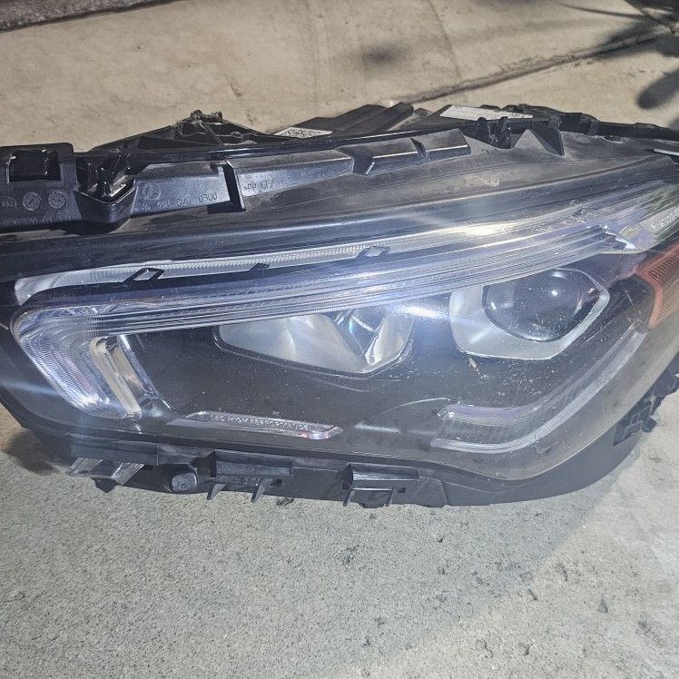 Mercedes Benz CLA250 Driver Side Headlamp(for Parts)
