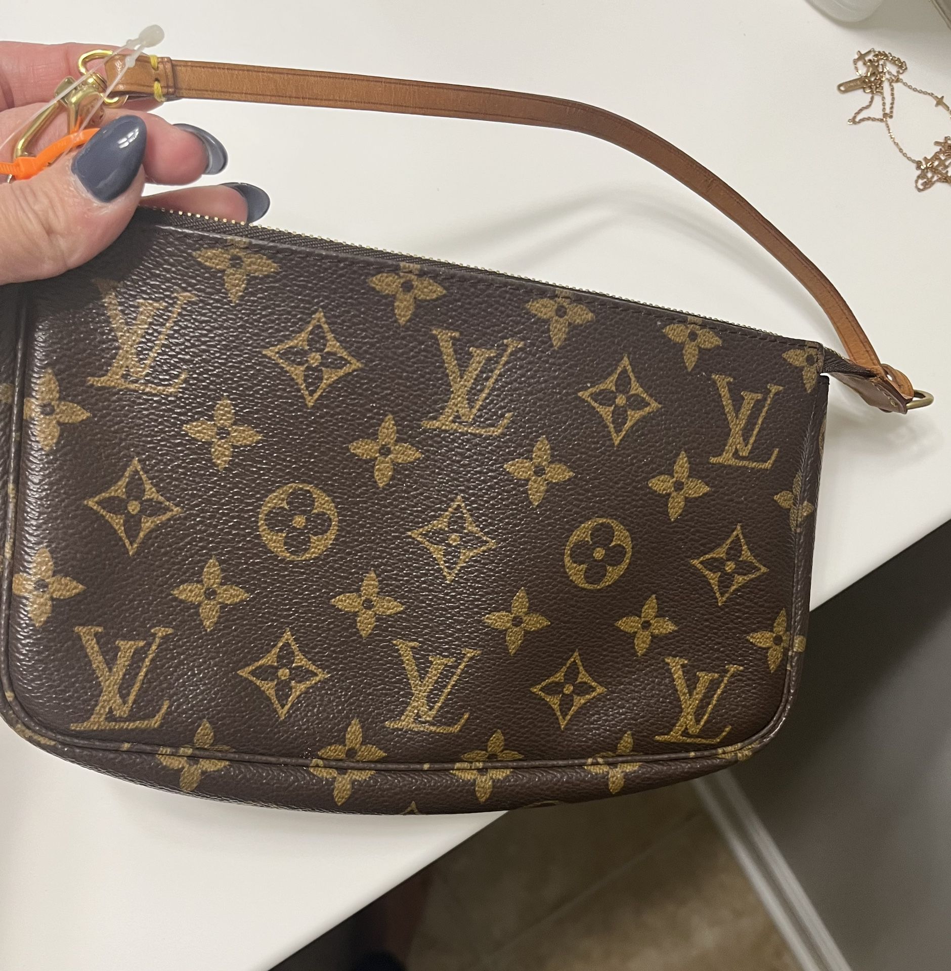 Authentic Louis Vuitton Blue LV Twist Lock Shoulder Bag for Sale in  Strongsville, OH - OfferUp