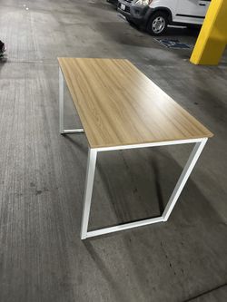 Table / Desk 