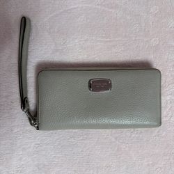 Michael Kors Jet Set Travel Continental Wallet