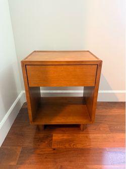 Thuma Classic Nightstand (Walnut)
