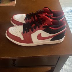 Jordan 1 Low Reverse Black Toe