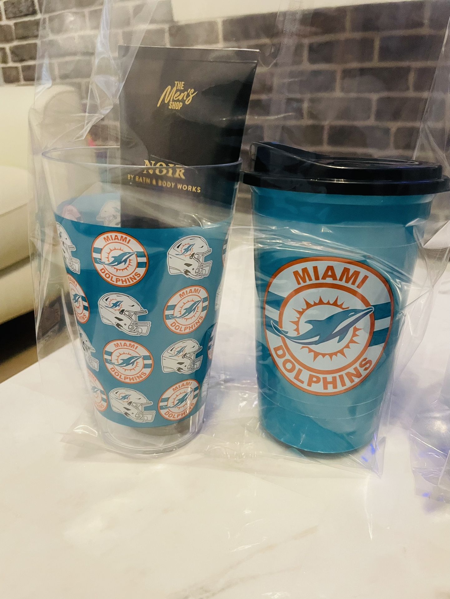 Miami Dolphins Cup Set With Men Lotion Brand New