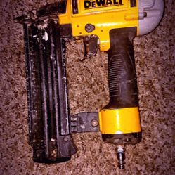 Dewalt 18Ga Brad Nailer 