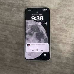 iPhone 14 Plus UNLOCKED (cracked Back) 