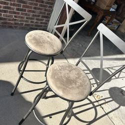 2 Bar Stool 