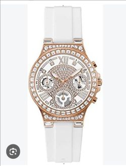 New Guess Women's Moonlight Waterproof Watch (GW0257L2). Comes new in Box.