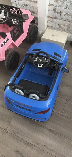 Mercedes-Benz SLC 300 Ride-On Toy Car
