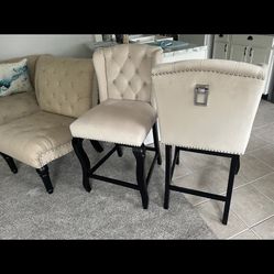 4 Bar Stools N One Big Chair Everything For 200$