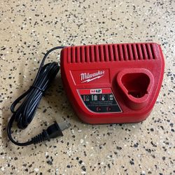 Milwaukee M12 Lithium-ion Battery Charger