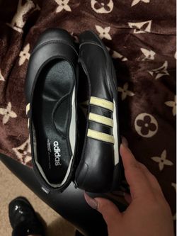 Women’s Adidas size 9