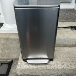 Kitchen Garbage Can Simple Human