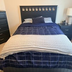 Full Bed With Dresser And Night Stand 