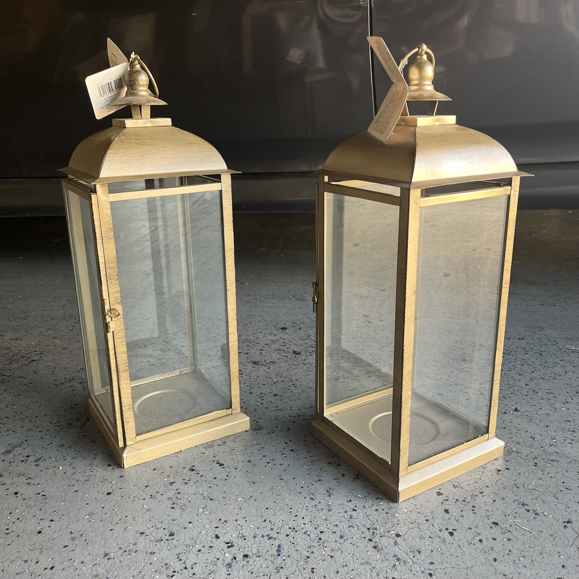 gold lanterns