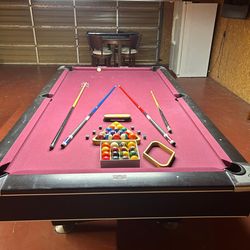 9Ft Brunswick pool table with accessories