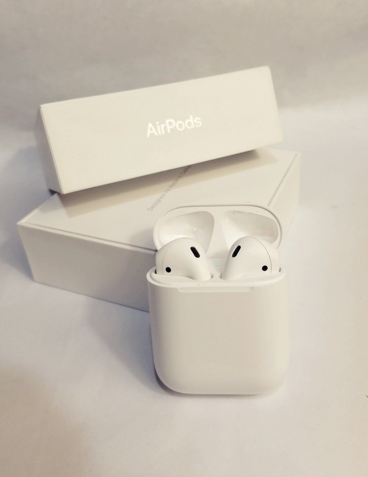 Apple AirPods 2nd generation With charging case
