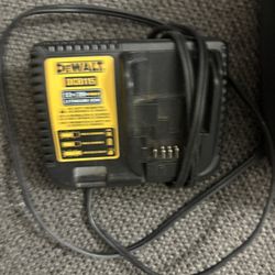 DEWALT 20V MAX Battery Charger (DCB112