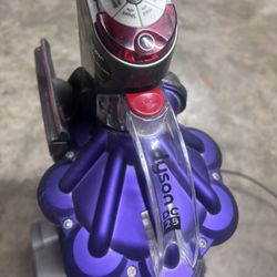 Vacuum Dyson DC28
