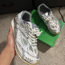 Bottega Veneta Orbits Silver & White Size:42/9