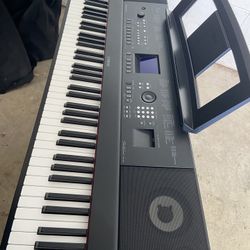 Yamaha DGX 650 Digital Piano For Sale.