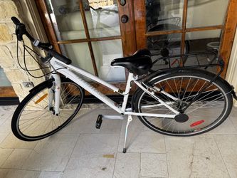 Infinity Boss Three 7-Speed 700c Women's Hybrid Bike