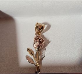 14 k gold pendant