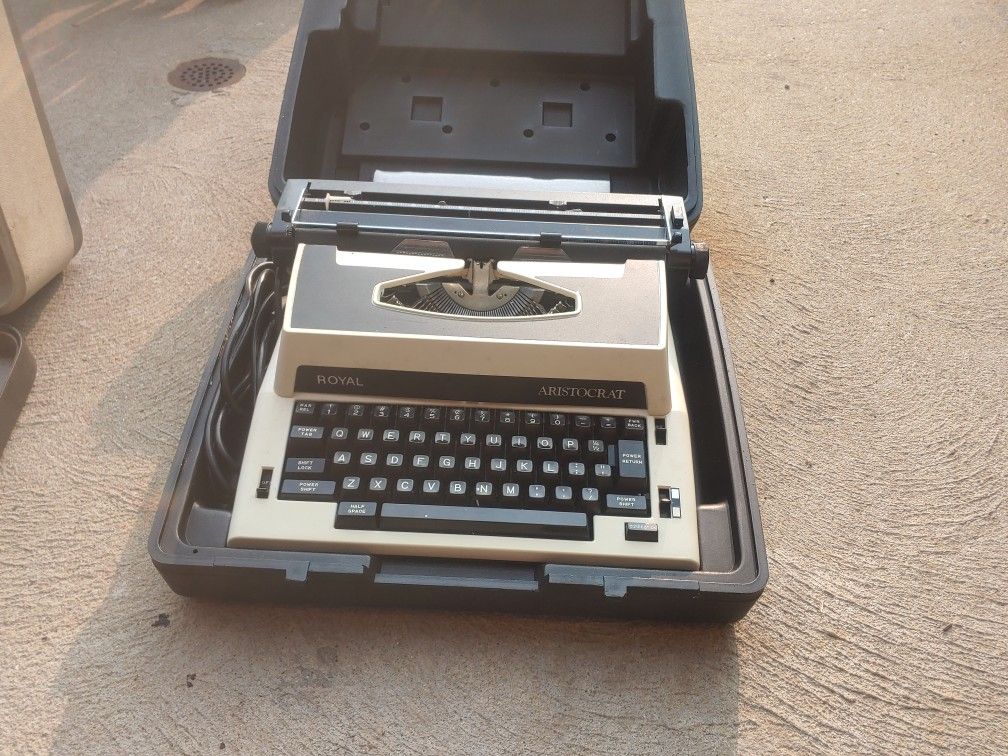 Royal Typewriter Aristocrat