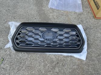Toyota Tacoma grill, Parilla, Corasa 16-23 ( new truck parts )