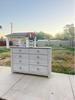 Modern dresser