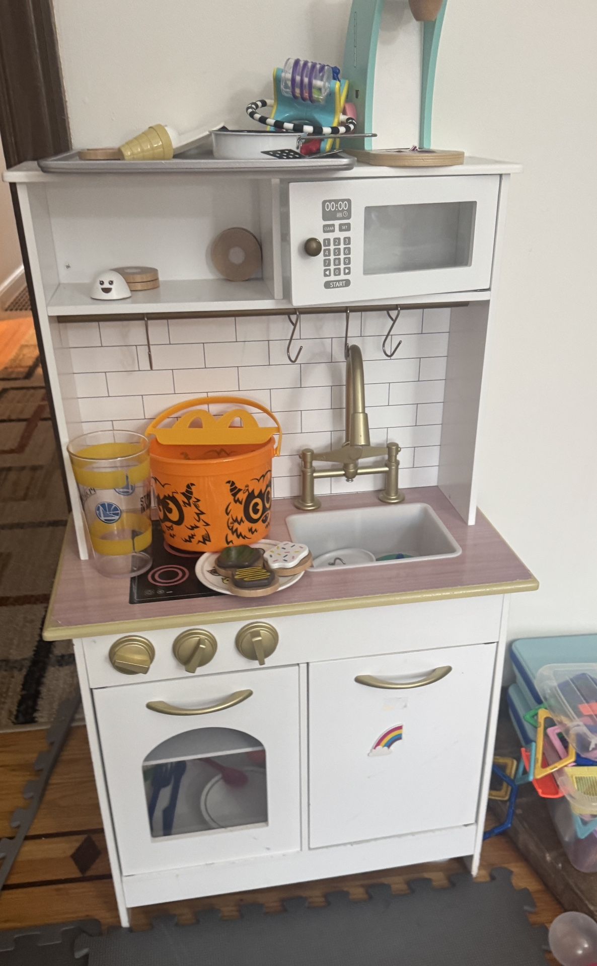 Play kitchen